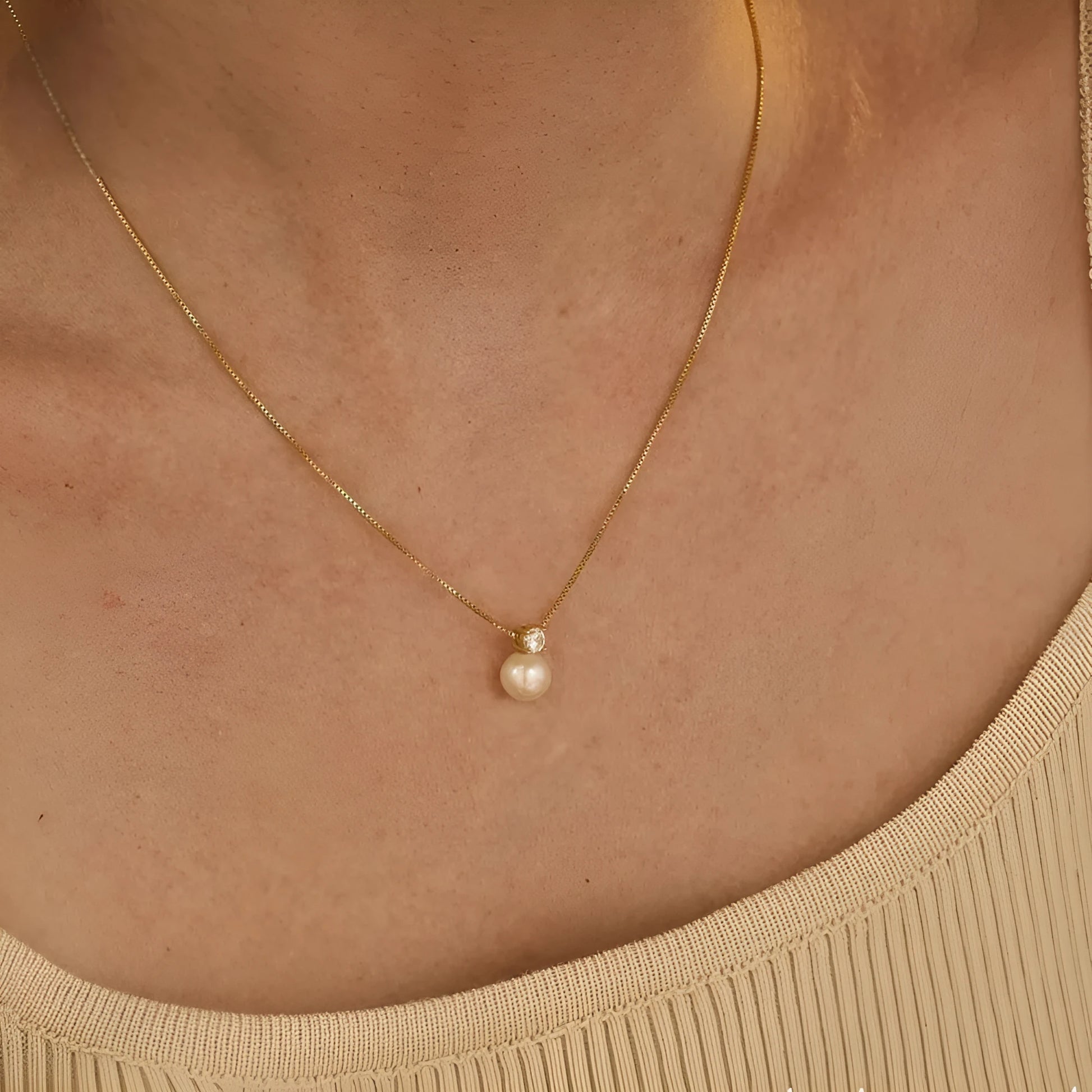 Women's stainless steel necklace with pearl zircon pendant in gold or steel colour options