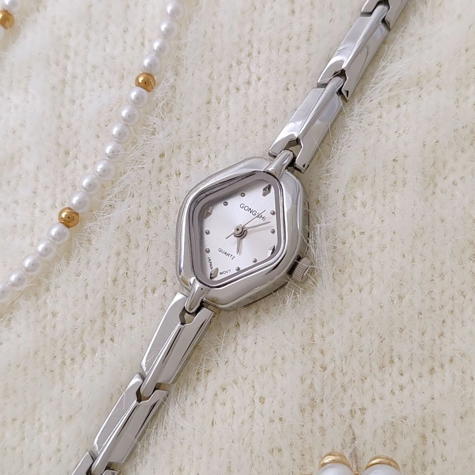 Gold or silver ladies bracelet watch with 18mm dial, mineral glass face, and chain strap