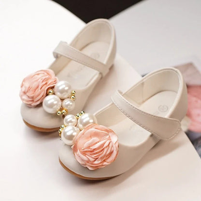 A pair of children's shoes in a unique and stylish Korean-inspired design, featuring a microfiber leather upper and a comfortable, durable beef tendon sole.