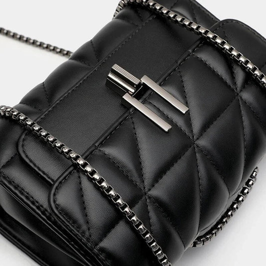 Chic Leather Chain Shoulder Bag in Black - Timeless British Elegance and Sophistication