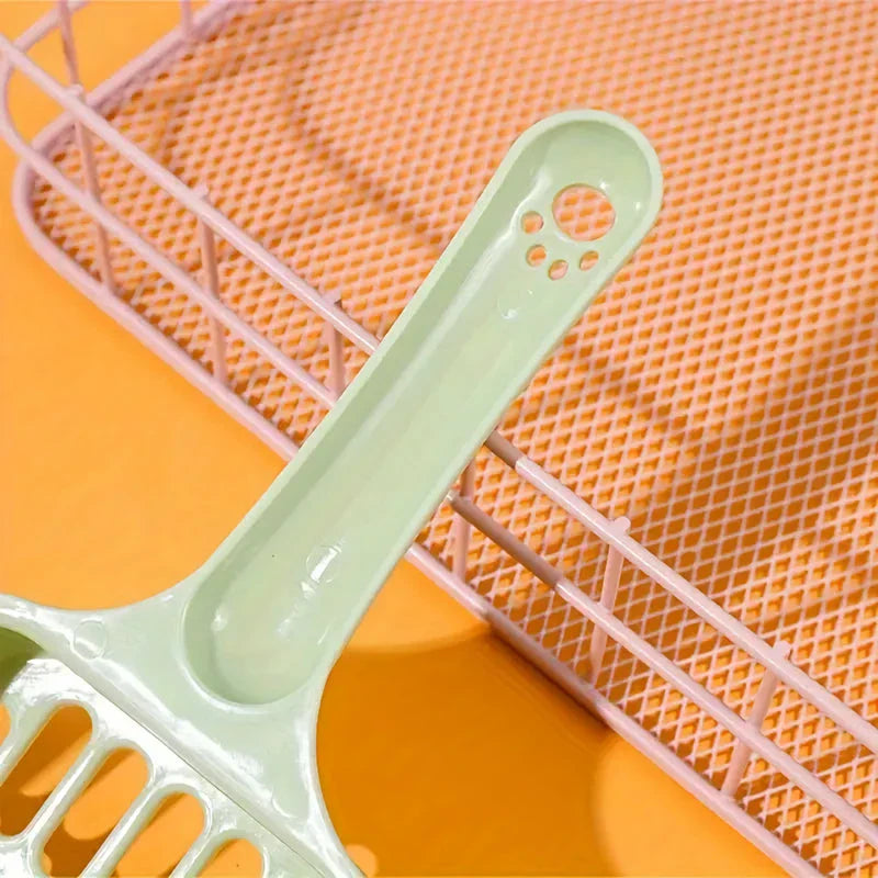 A large, high-quality cat litter scoop with a perforated design and ergonomic handle for efficient and comfortable litter box cleaning
