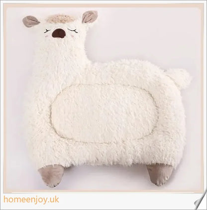 Cosy alpaca-blend pet bed in a warm, plush design for cats and dogs to enjoy a comfortable and relaxing sleep