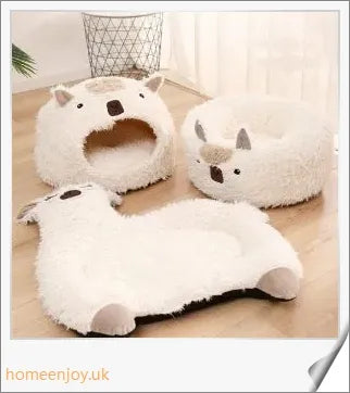 Cosy alpaca-blend pet bed in a warm, plush design for cats and dogs to enjoy a comfortable and relaxing sleep