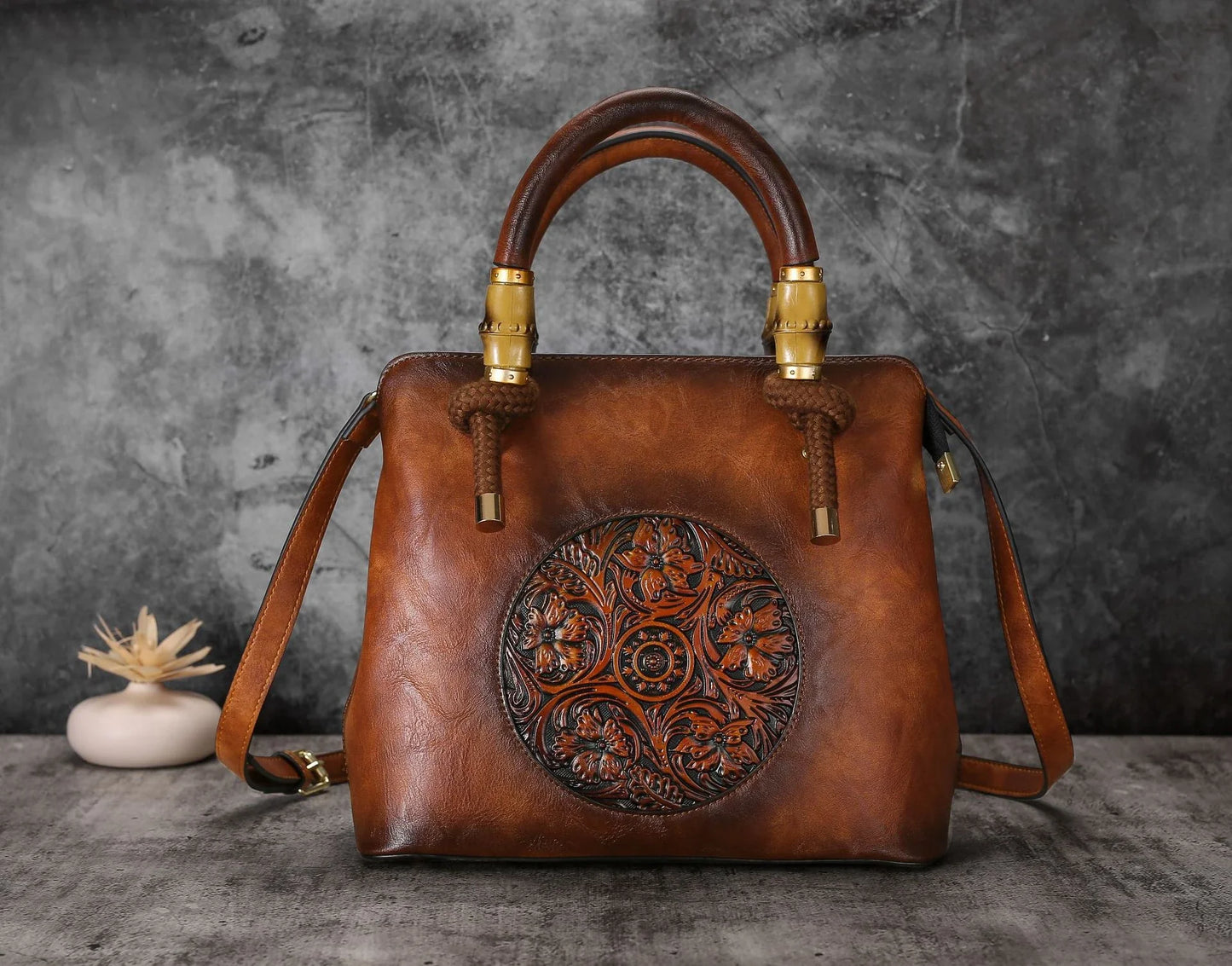 Bamboo large capacity one-shoulder messenger bag with retro-inspired design and ample storage compartments