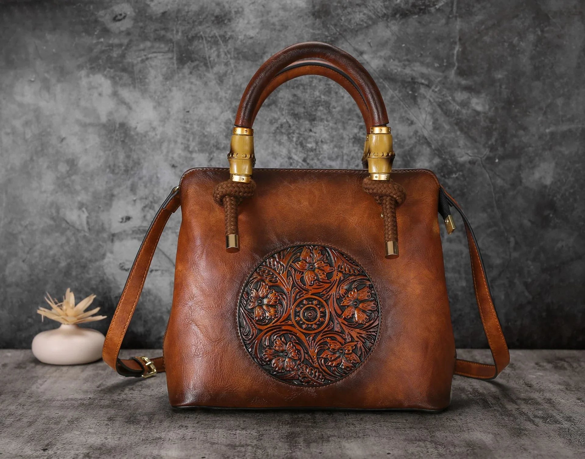Bamboo large capacity one-shoulder messenger bag with retro-inspired design and ample storage compartments