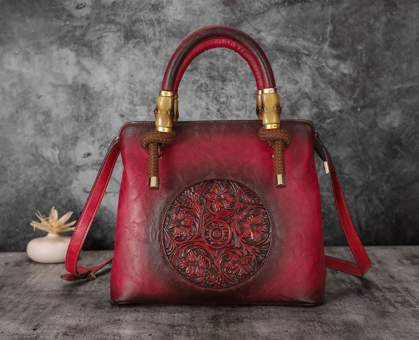 Bamboo large capacity one-shoulder messenger bag with retro-inspired design and ample storage compartments