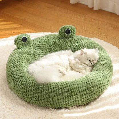 Cosy and whimsical pet bed in frog-inspired design for small cats and dogs