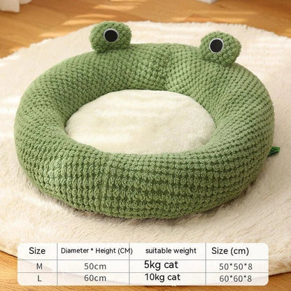 Cosy and whimsical pet bed in frog-inspired design for small cats and dogs