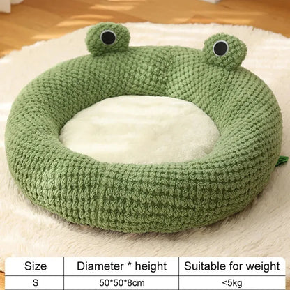Cosy and whimsical pet bed in frog-inspired design for small cats and dogs