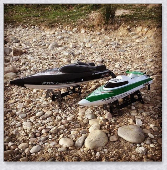 RC Speed Turbo Racing Boat - High-speed remote-controlled boat with sleek design and powerful performance