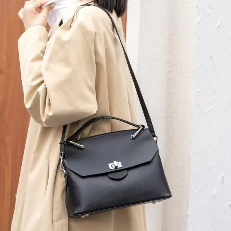 Genuine vegetable-tanned leather messenger bag in urban simplicity style with internal organisation pockets