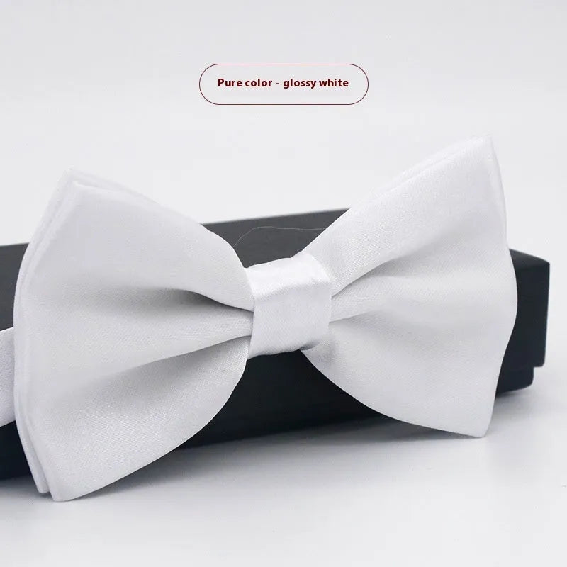 A solid colour pre-tied bow tie with an adjustable neck strap, shown in a classic flat head shape.