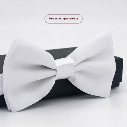 A solid colour pre-tied bow tie with an adjustable neck strap, shown in a classic flat head shape.