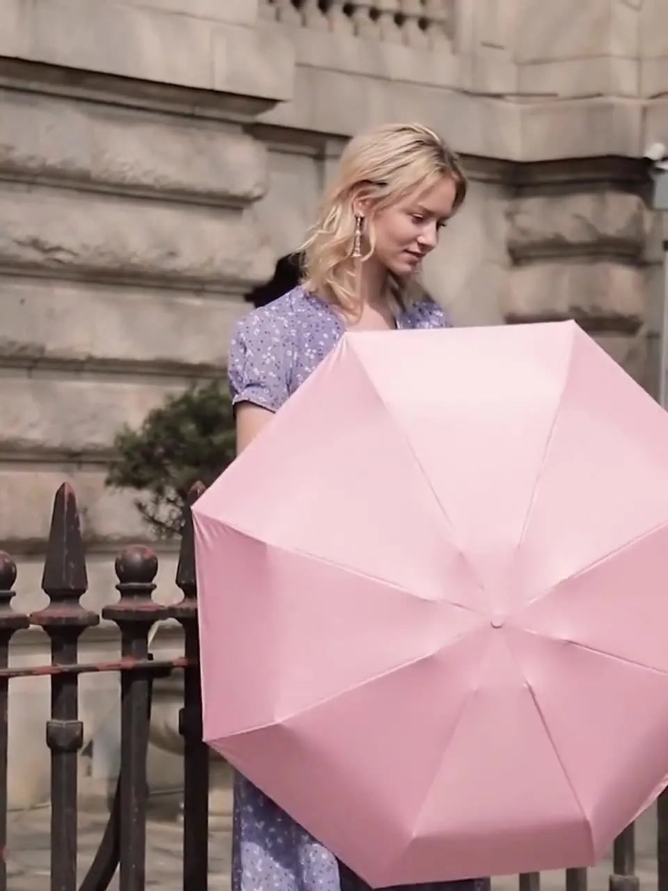 Six-fold ultra-light umbrella with steel ribs and NC fabric canopy