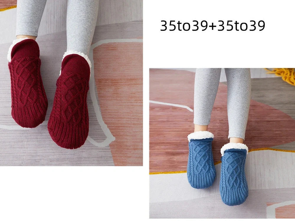 Pair of thickened non-slip indoor socks in navy V-fringe, 60% acrylic with sherpa lining for warm grip on floors, sizes 35-45