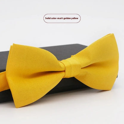 A solid colour pre-tied bow tie with an adjustable neck strap, shown in a classic flat head shape.