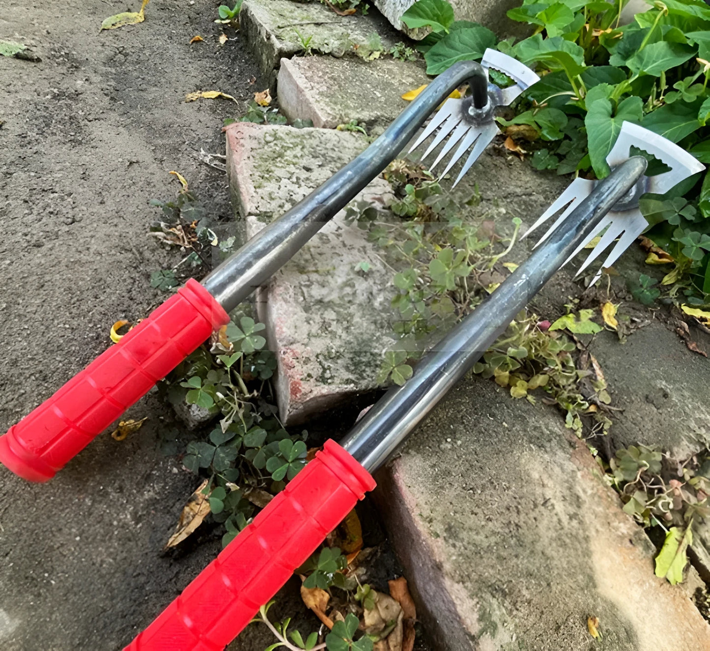 Alloy steel dual-purpose garden hoe and rake tool with multiple tooth configurations for digging and soil preparation