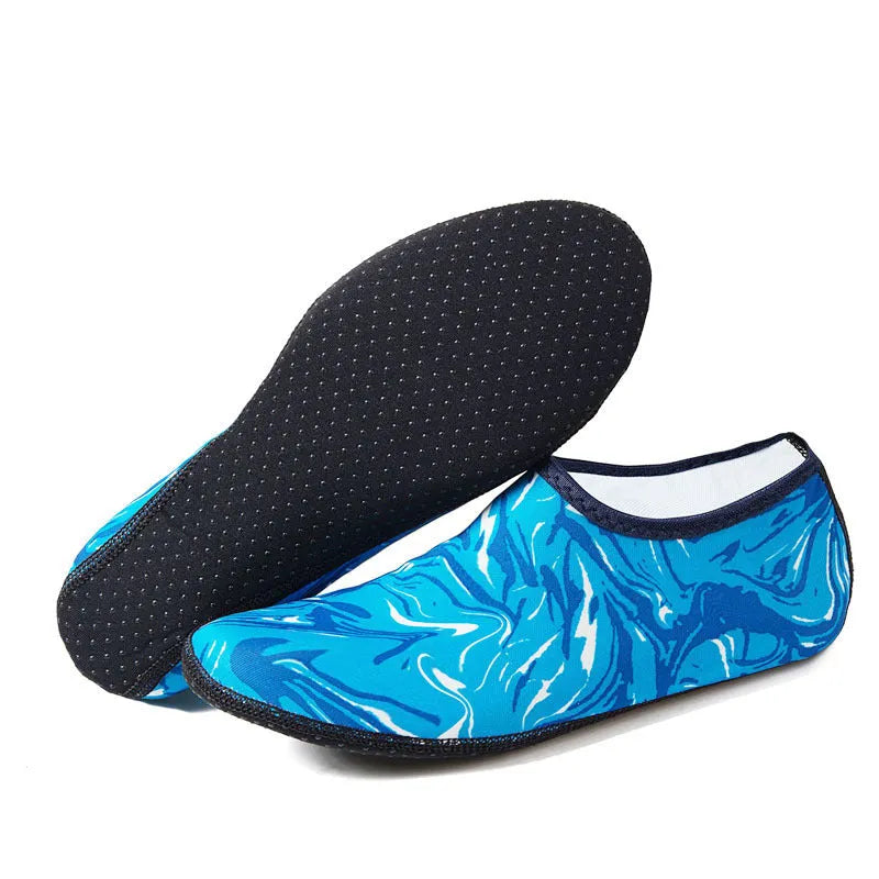 Snorkeling Diving Socks for Men and Women 2.5mm Rubber Beach Socks with Lycra Non-slip Sole Camouflage or Line Design in Multiple Sizes