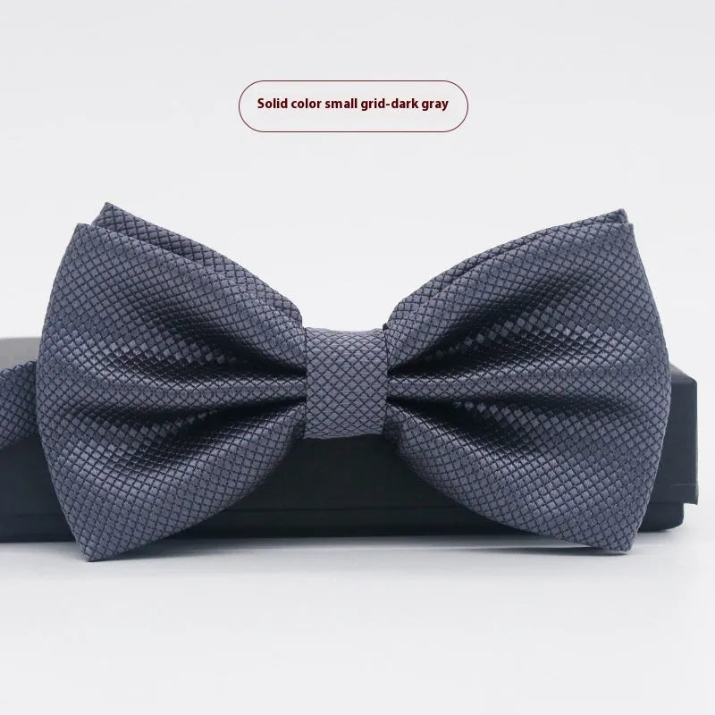 A solid colour pre-tied bow tie with an adjustable neck strap, shown in a classic flat head shape.