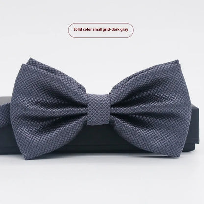 A solid colour pre-tied bow tie with an adjustable neck strap, shown in a classic flat head shape.