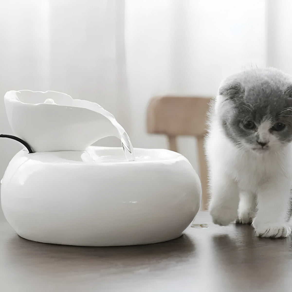 Ceramic automatic cat water dispenser with leaf design in white or pink, porcelain pet fountain with EU or US plug