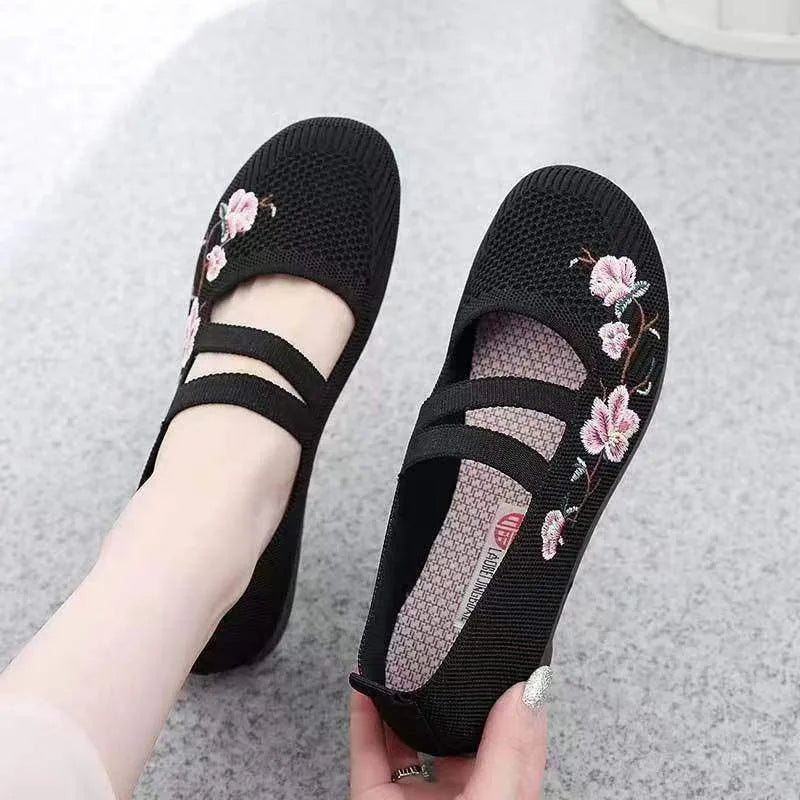 Women's elastic slip-on flat shoes with round toe and non-slip rubber sole in embroidered or solid colours