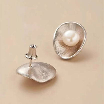 Silver geometric needle earrings with pearl decorative elements on female model