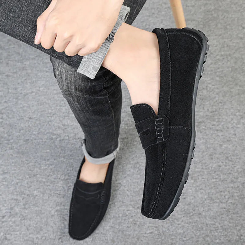 Men's solid colour suede slip-on loafers with round toe and flat rubber sole