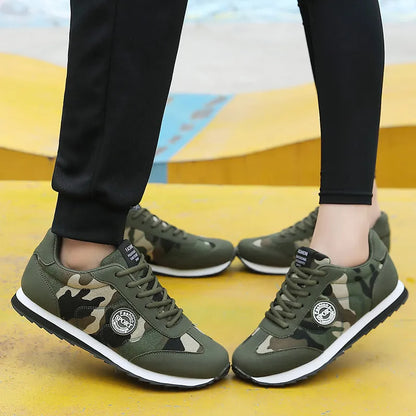 Camouflage pattern suede running shoes with foam sole and mesh lining