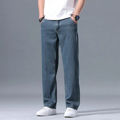 Men's loose straight-leg lyocell jeans in light blue colour with zipper fly and straight-leg silhouette