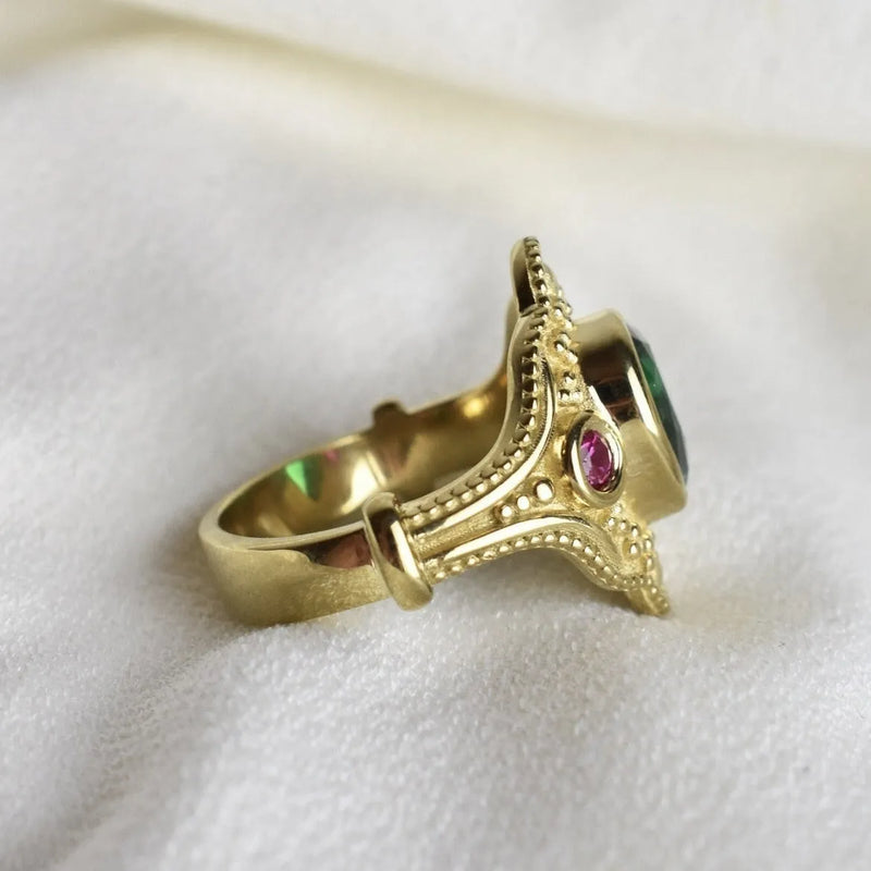Women's gold-plated alloy ring with geometric shape in golden lvzuan colour - fashion classical jewellery with ins style for female wearers, available in eight sizes from No.6 to No.13