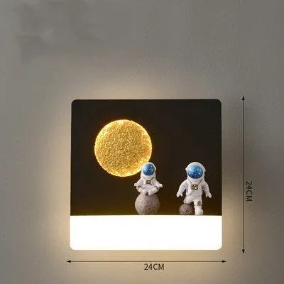 Astronaut-shaped wall lamp with small shelf in black or white finish for bedside placement