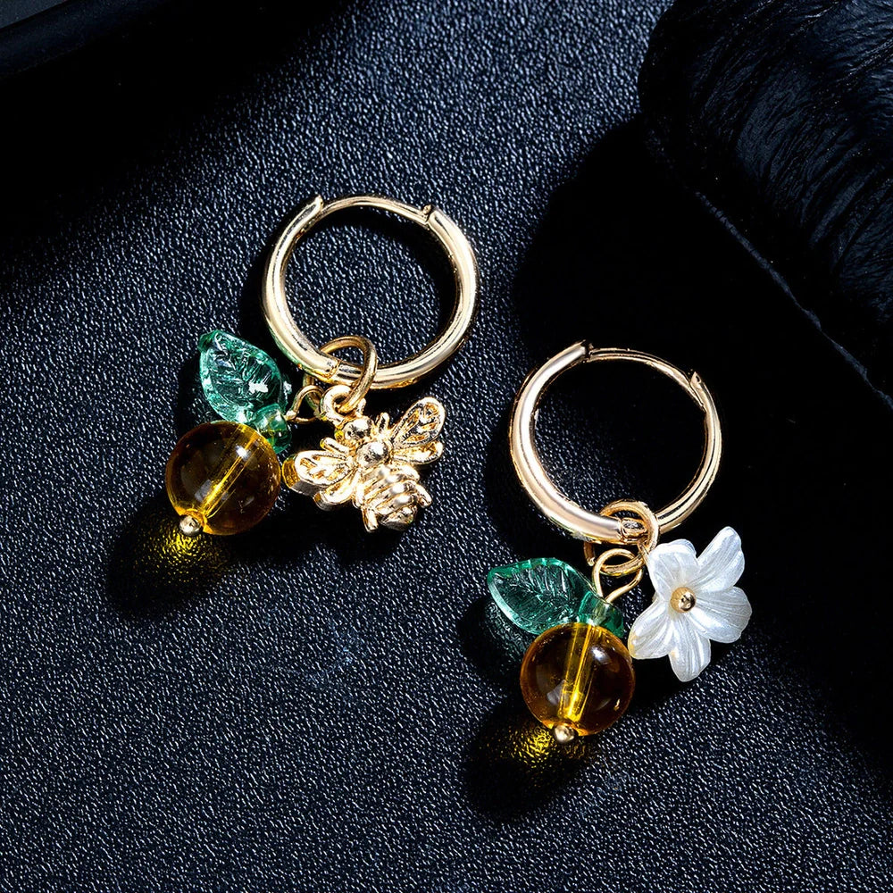 Adjustable women's ear cuffs with bee-shaped pendant, glass leaves, and floral elements in XY-123 colour