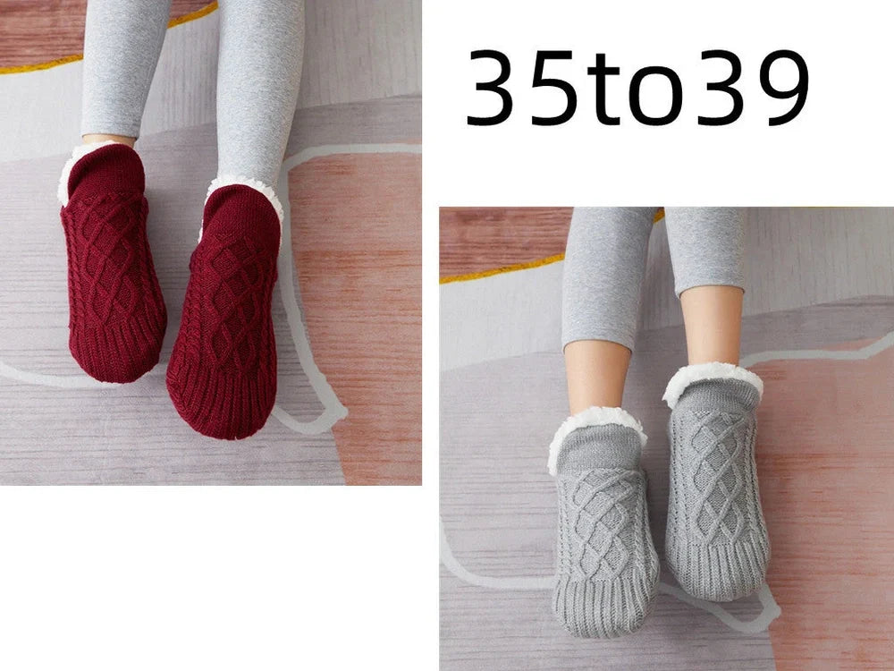Pair of thickened non-slip indoor socks in navy V-fringe, 60% acrylic with sherpa lining for warm grip on floors, sizes 35-45