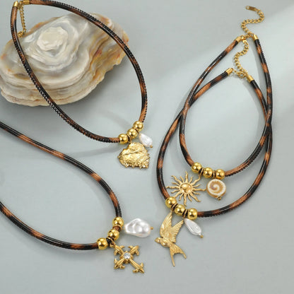 Women's stainless steel necklace with geometric leopard pendant, gold electroplated, on an adjustable chain.
