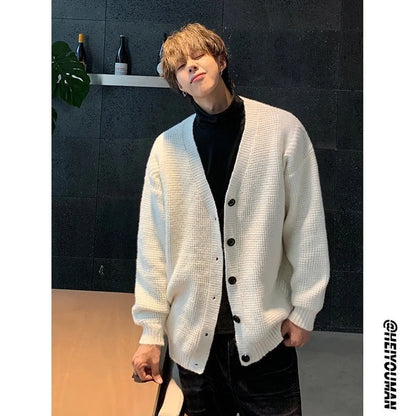 Men's loose fit retro cardigan in solid colour with V-neck and long sleeves