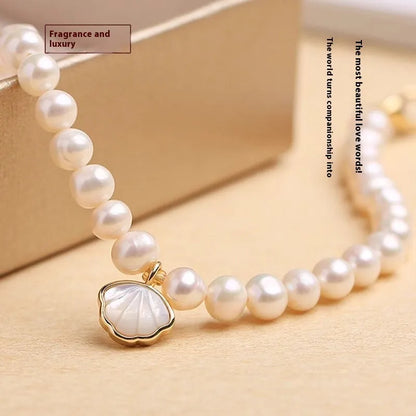 Freshwater pearl bracelet with fan-shaped pearl arrangement and alloy components