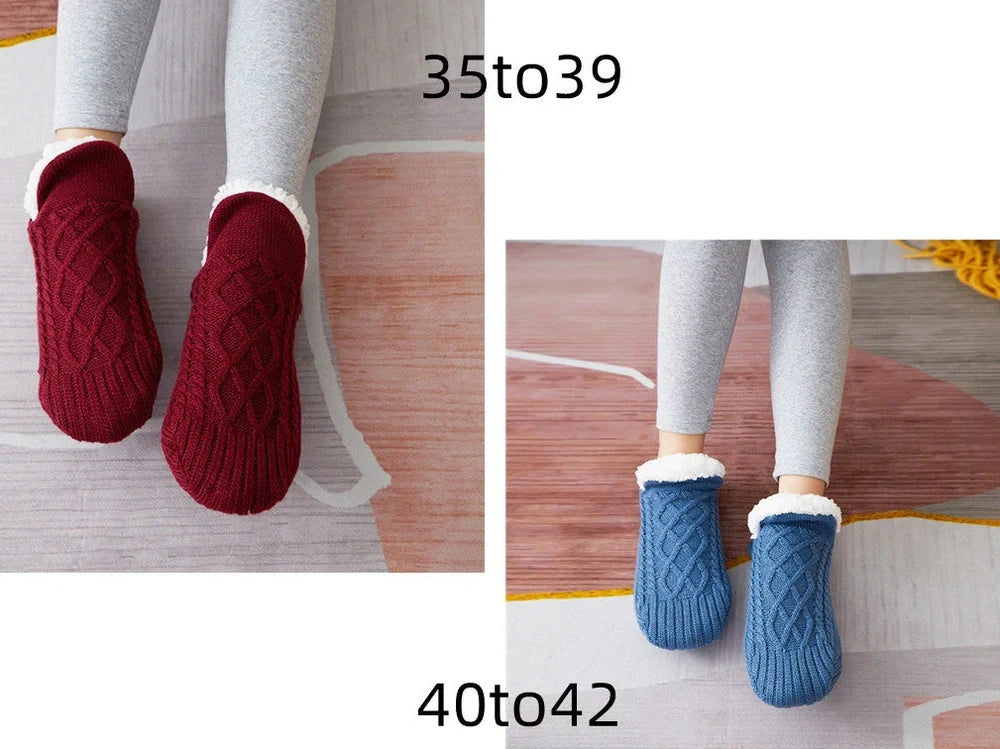 Pair of thickened non-slip indoor socks in navy V-fringe, 60% acrylic with sherpa lining for warm grip on floors, sizes 35-45