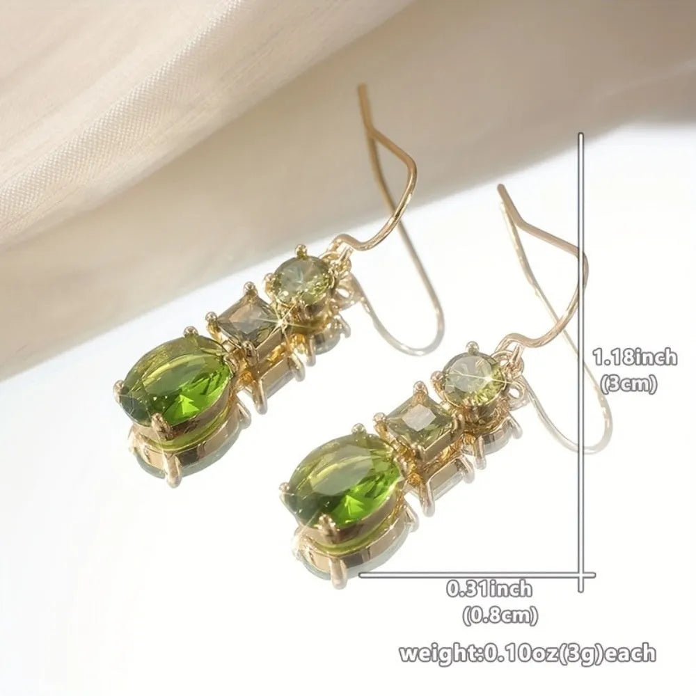 A pair of green geometric quadrilateral-shaped copper earrings with a retro bohemian style.