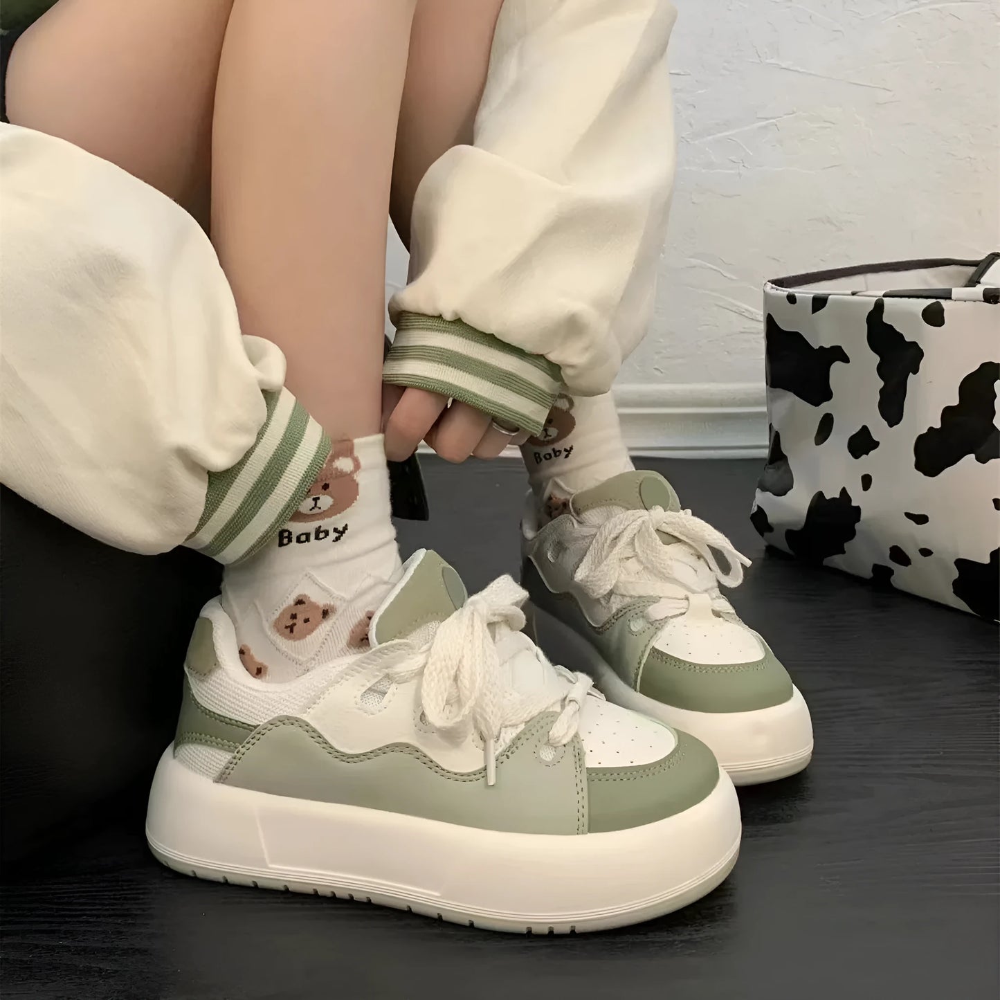 Green women's casual shoes with PU mesh upper, flat heel, and round toe design