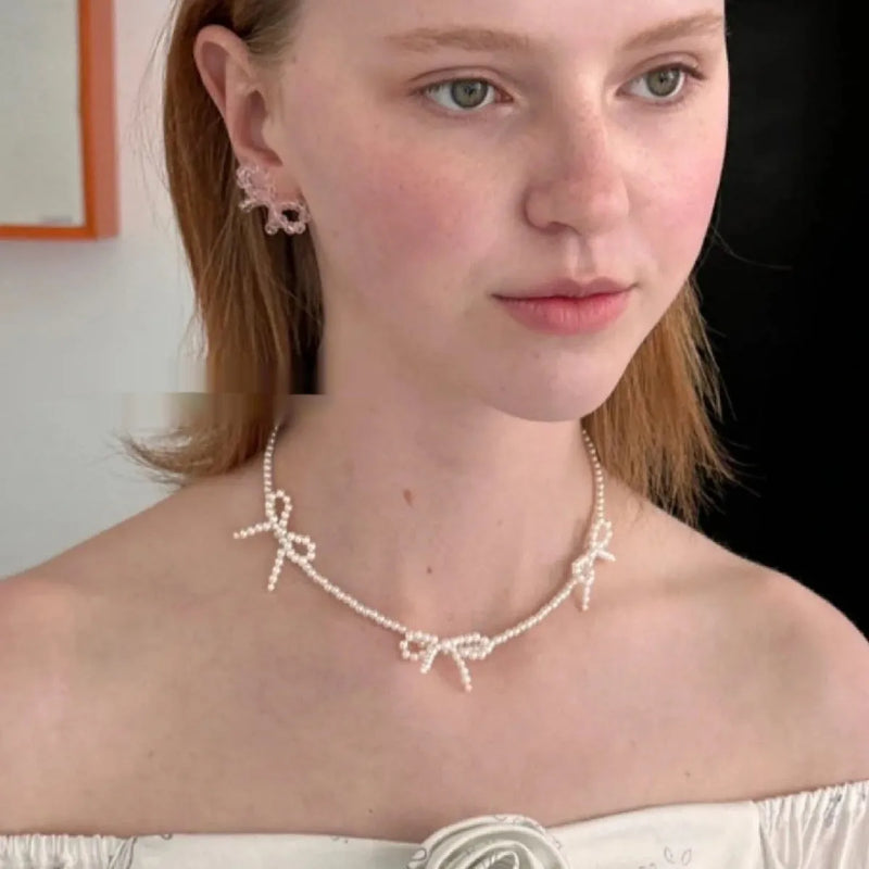 Pearl necklace for women with sweet bow design, imitation pearl clavicle chain, 31-40cm adjustable length, simple geometric jewellery with handcrafted details, white colour accessory suitable for everyday wear and special occasions