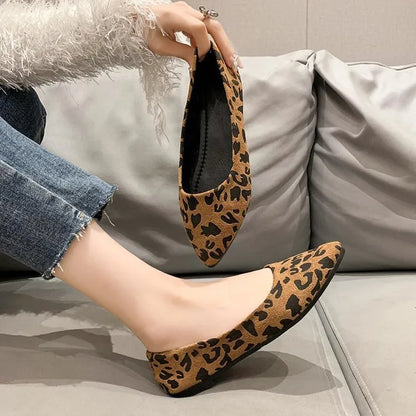 Women's leopard print flat pumps with pointed toe and low flat heel on cotton cloth upper