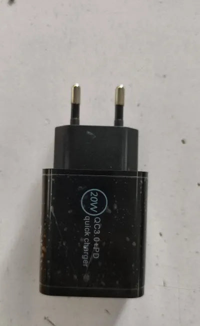 18W USB-C fast charger in black or white with US or EU plug options for smartphone charging