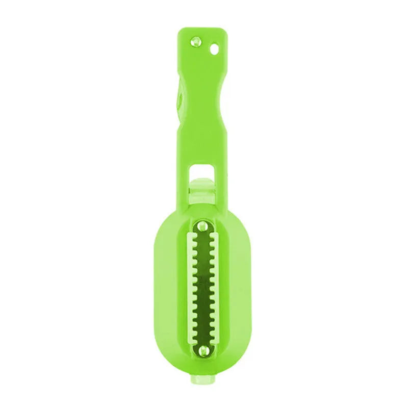 Fish-shaped scaler tool with cover to prevent scale splashing during fish cleaning