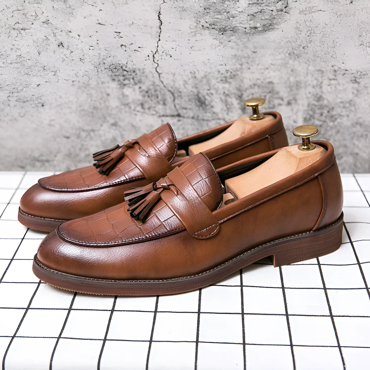 Men's casual leather shoes in black or brown with PU upper, PU sole and round toe, sizes 38-47