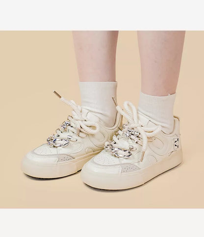 Women's white low-top sneakers with rubber sole and lace-up closure