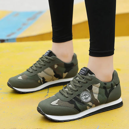 Camouflage pattern suede running shoes with foam sole and mesh lining