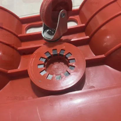 Plastic car repair knee board with universal wheel, shown in blue or red, for household kneeling tasks