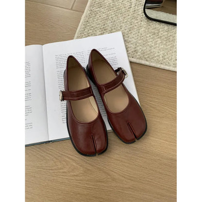 Split-toe pig trotter shoes for women in black with microfiber upper, soft sole and low 1-3cm heel