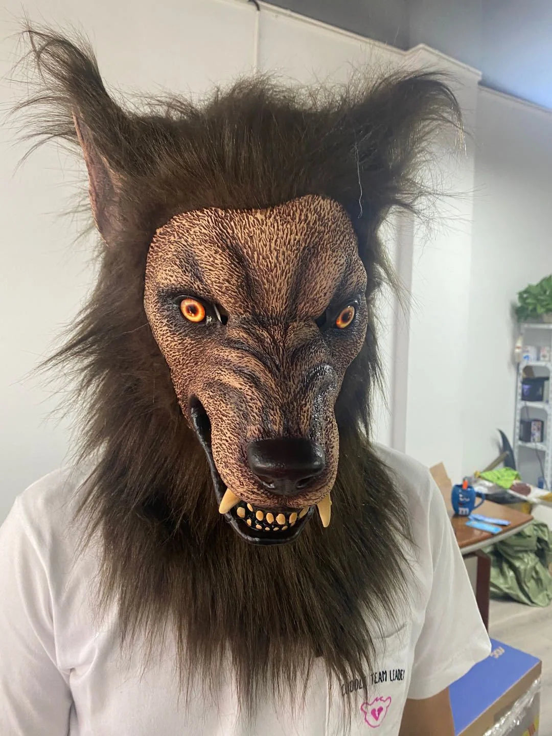 Realistic werewolf costume mask with 360-degree rotation feature for Halloween and cosplay